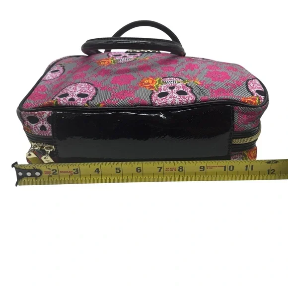 BETSEY JOHNSON Designer Pink Skull Rose Print Large Cosmetic Travel Vacation Bag - Picture 9 of 14